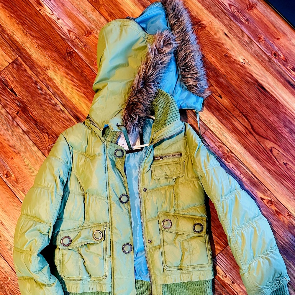 Twenty One Authentic Vintage Olive Green Puffy Jacket with Fur on the hood